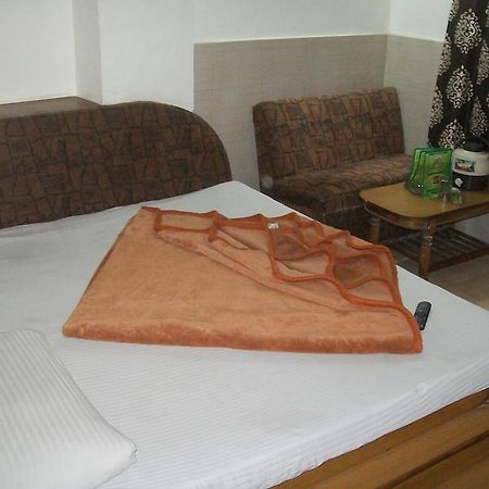 Hotel Milan Continental 델리 외부 사진