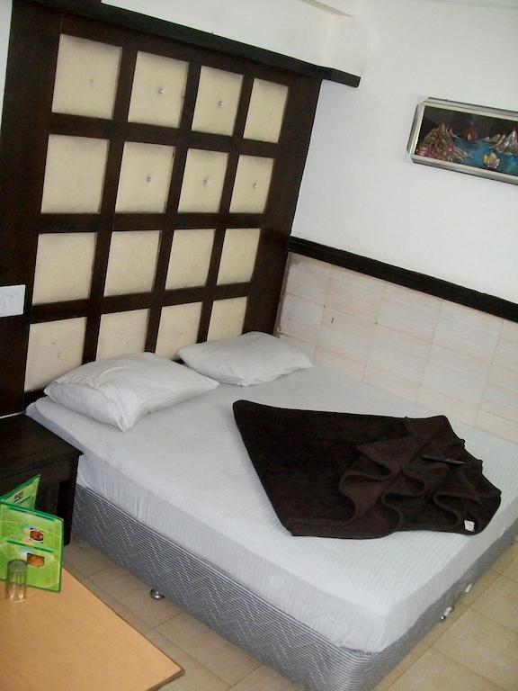 Hotel Milan Continental 델리 객실 사진