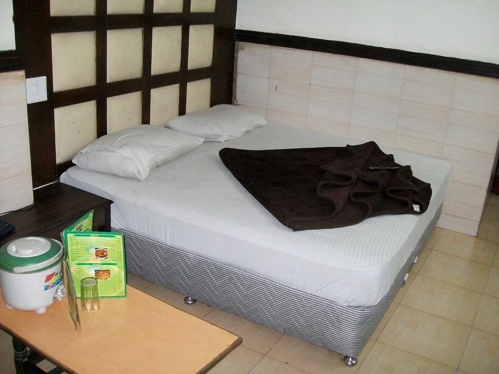 Hotel Milan Continental 델리 객실 사진