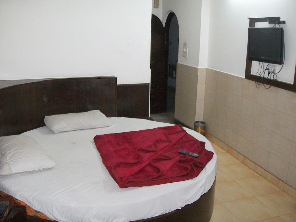 Hotel Milan Continental 델리 외부 사진