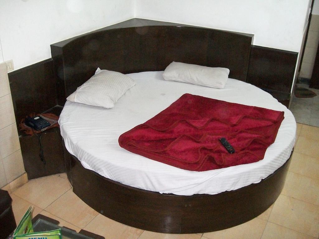 Hotel Milan Continental 델리 외부 사진