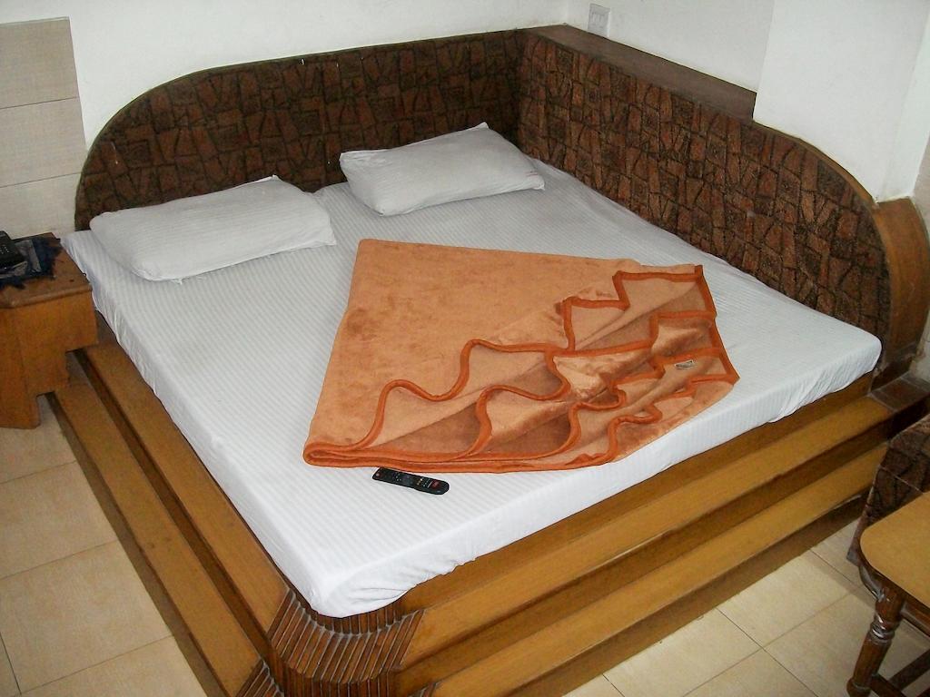 Hotel Milan Continental 델리 객실 사진